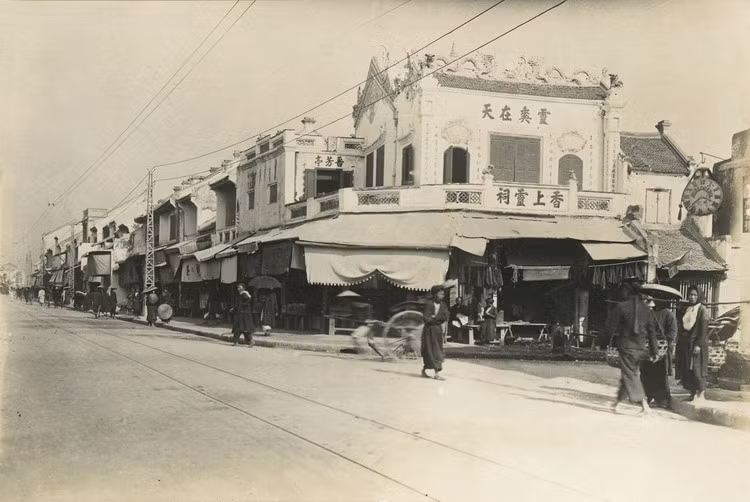 Phố Hàng Đào ở trung tâm Hà Nội.