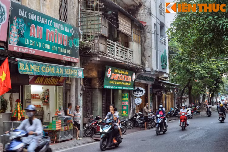 Do quy mô sản xuất mở rộng, ngày nay nhiều hộ có cơ sở sản xuất bánh cốm ở ngoại thành, còn nhà ở phố Hàng Than chỉ là nơi bày bán sản phẩm.