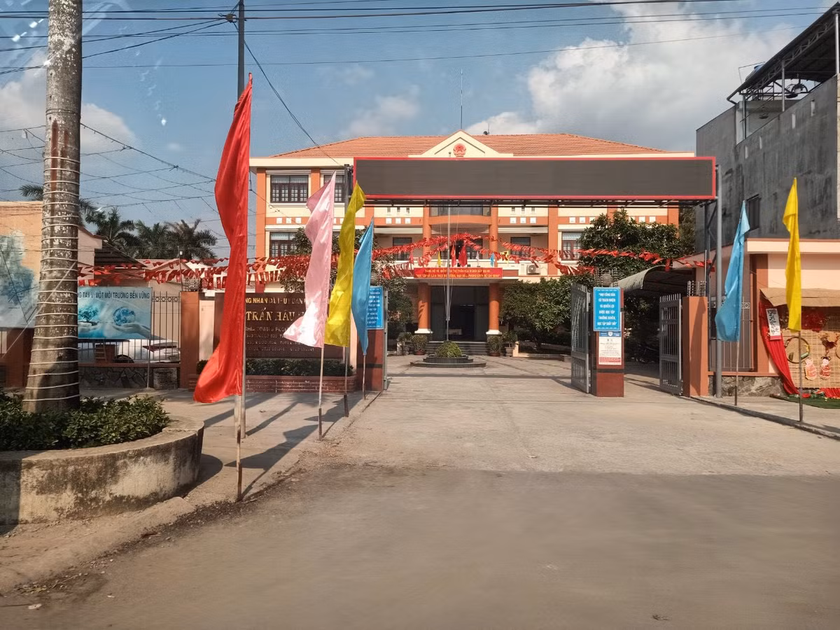 Long An: Cty Tiến Trung Đức Hòa một ngày trúng 3 gói thầu - Hình 3 Long An: Cty Tien Trung Duc Hoa mot ngay trung 3 goi thau-Hinh-3