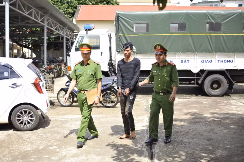 Thanh niên giả vờ mua vàng rồi cướp dây chuyền từng gây án ở Cần Thơ Thanh nien gia vo mua vang roi cuop day chuyen tung gay an o Can Tho