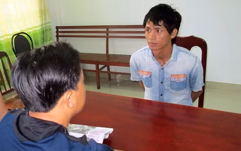 Để thực hiện ý định, Điểm nói với Hiệp là lần đầu tiên đến đây nên muốn được chở đi dạo cho biết thành phố Quảng Ngãi. Khi thấy Điểm bước lên ngồi phía sau xe của Hiệp và cầm theo túi (trong đó có con dao mà Điểm đã mua trước đó), Ng. liền hỏi mang theo làm gì, để ở nhà cũng được thì Điểm trả lời, mang theo cho... đẹp. Đi dạo khoảng 15 - 20 phút, Hiệp ghé vào cây xăng; sau khi trả tiền đổ xăng, Hiệp bỏ ví tiền vào cốp xe rồi tiếp tục chở Điểm dạo lòng vòng. Đến chỗ vắng, Điểm liền đâm nạn nhân tử vong rồi lục túi quần của nạn nhân lấy chìa khóa xe. Điểm phóng xe lên quốc lộ 1A, chạy thẳng một mạch theo hướng phía Nam... 