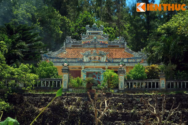 Nằm ở xóm Trung Yên, xã An Hải, huyện đảo Lý Sơn, đền thờ Thần Thiên Yana hay còn gọi là Dinh Bà là nơi thờ Bà Thiên Yana - một vị thần được cư dân Việt và Chăm thờ phụng, và đã được nhà Nguyễn xếp vào bậc thượng đẳng thần.