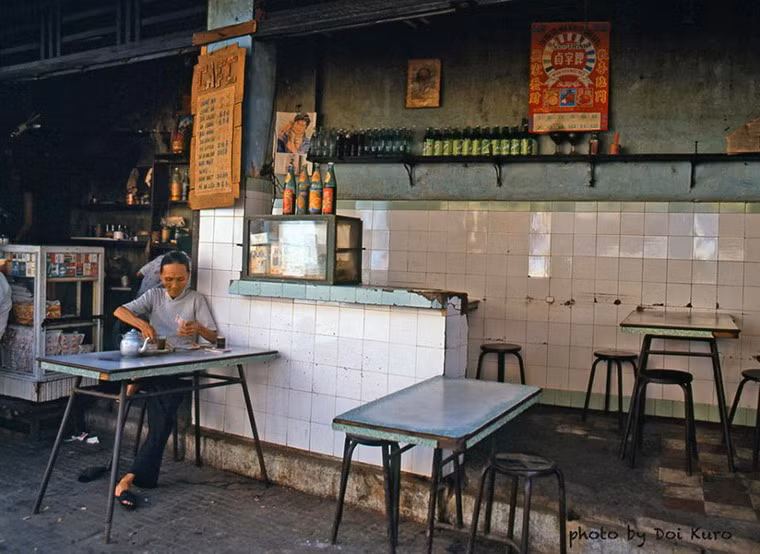 Quán cà phê vỉa hè ở khu Chợ Lớn 1989.