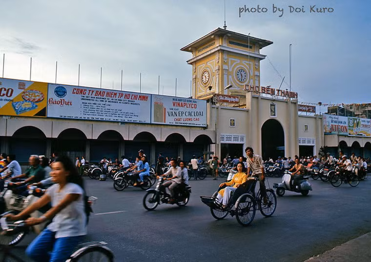 Chợ Bến Thành năm 1990.