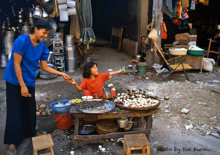 Quán ốc vỉa hè.