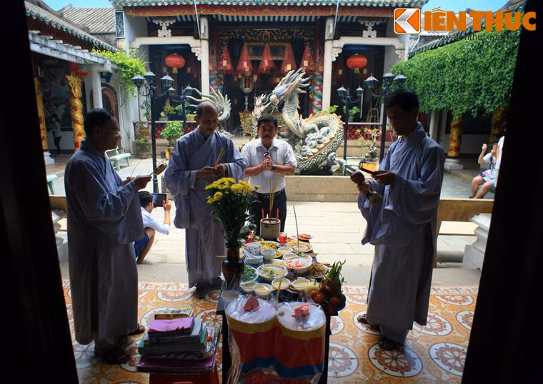 Hàng năm, vào rằm tháng giêng âm lịch, Hội quán Quảng Đông tổ chức lễ hội Nguyên tiêu, cúng giỗ Tiền Hiền, diễn ra sôi nổi với các nghi thức tế lễ truyền thống, đãi tiệc mừng hội ngộ đồng hương và cầu chúc đầu năm gặp vận may, phát tài, phát lộc.