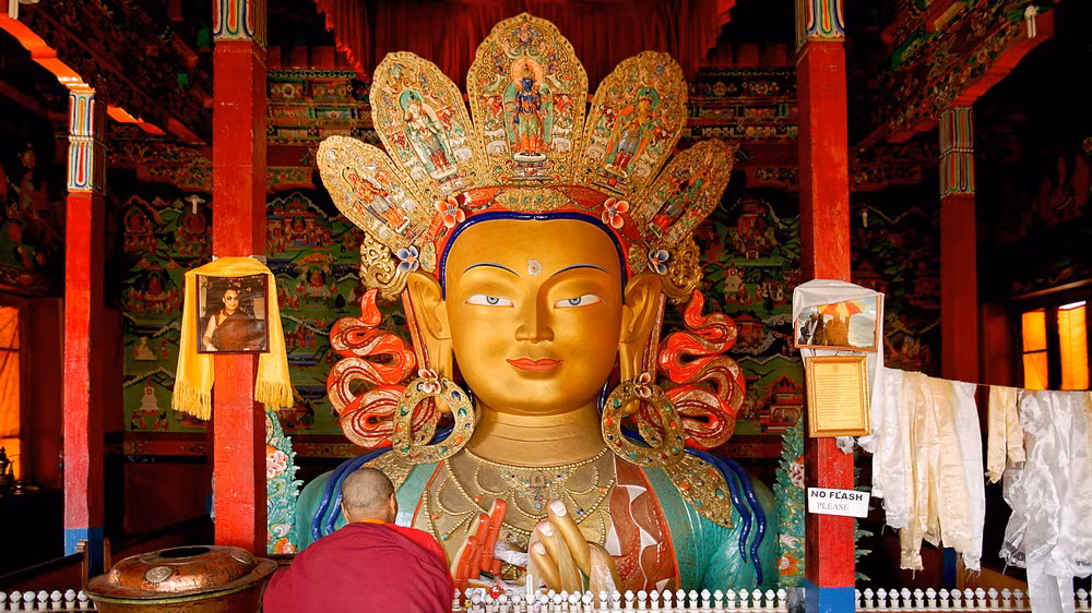 Qua nhiều thế kỷ, Phật giáo Tây Tạng phát triển mạnh trong vùng và tu viện Thikse liên tục được củng cố, mở rộng để có diện mạo như ngày nay.
