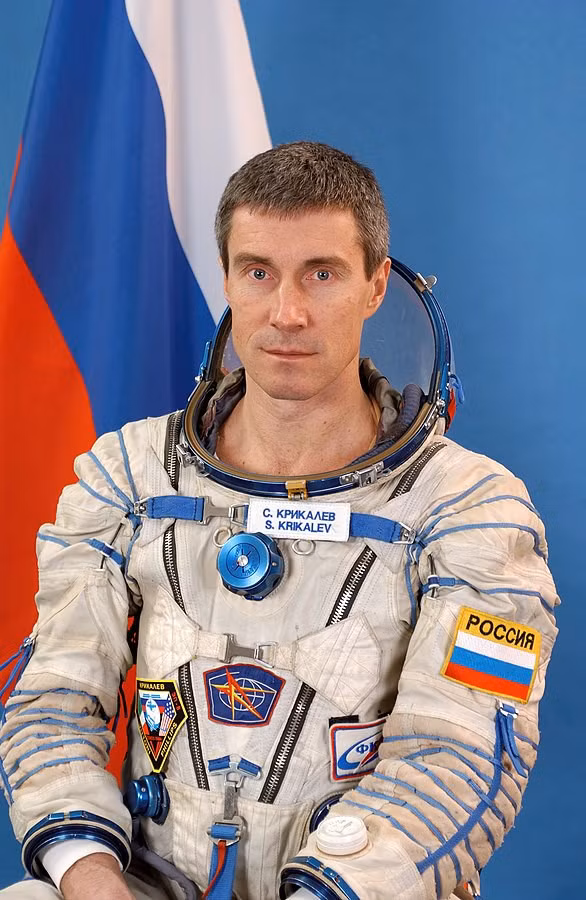 Một trong những manh mối khiến giới chuyên gia cho rằng du hành thời gian có thật liên quan đến phi hành gia Sergei Krikalev.