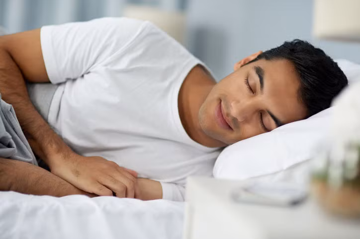 Các chuyên gia phong thủy cũng nhấn mạnh yếu tố âm - dương trong việc bày trí đồ đạc, vật dụng trong nhà. Theo đó, họ cho hay hướng đặt giường theo hướng Bắc, Nam là tốt nhất.