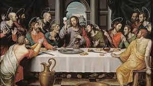 Tại sự kiện này, Chúa Jesus sử dụng Chén Thánh để uống rượu. Thay vì uống rượu như bình thường, Chúa Jesus dùng quyền năng của mình để biến rượu thành Máu Thánh.