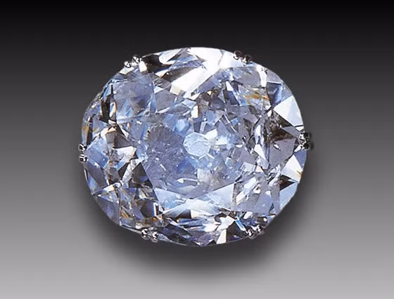 Kể từ đó, viên kim cương qua tay nhiều chủ nhân thuộc các vương triều như: Kakatiyas, Rajputs, Mughal, Afsharid, các đế chế Durrani, Sikh và Vương quốc Anh.