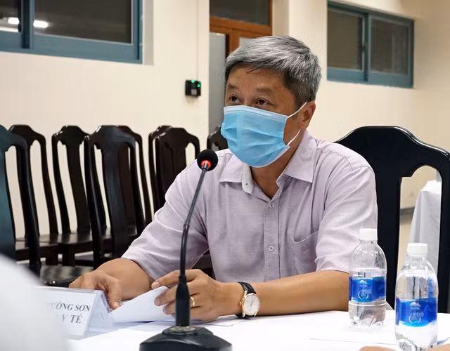 Ông Nguyễn Trường Sơn sinh năm 1964, theo quy định hiện hành về tuổi nghỉ hưu, đến 2025 ông Sơn mới nghỉ hưu. Tuy nhiên, ông Sơn đã nhiều lần nộp đơn xin nghỉ việc, lần gần đây nhất là đầu tháng 6/2022 và đã được các cơ quan chức năng xem xét. Hiện ông Sơn đang trong quá trình điều trị bệnh và vừa trải qua ca phẫu thuật tại Bệnh viện Chợ Rẫy, TP HCM. 