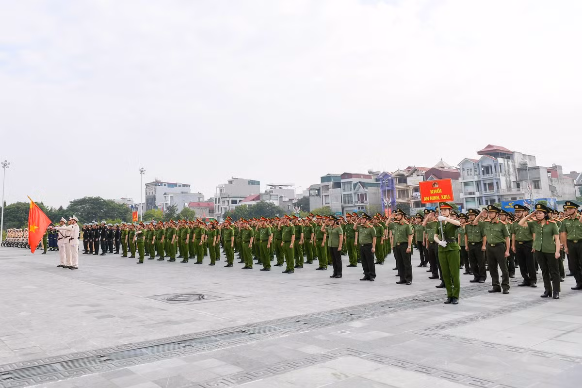 Toàn cảnh buổi lễ ra quân.