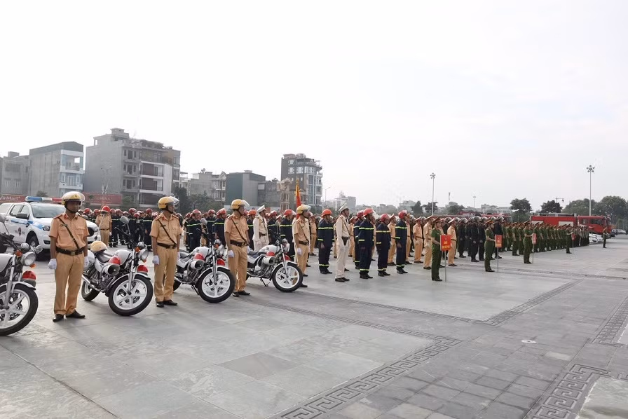 Thượng tá Nguyễn Thái Điệp, Chánh Văn phòng Cơ quan Cảnh sát điều tra Công an tỉnh Hải Dương đại diện cho cán bộ, chiến sỹ toàn lực lượng Công an tỉnh xin hứa sẵn sàng nhận và hoàn thành xuất sắc mọi nhiệm vụ, yêu cầu trong đợt cao điểm, giữ vững ANTT trên địa bàn, đảm bảo cuộc sống an toàn, bình yên cho nhân dân.