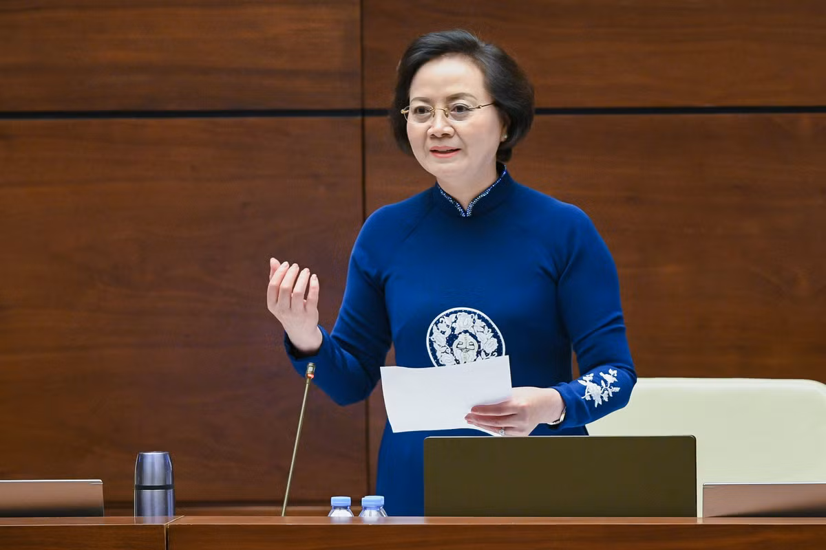  Xây dựng vị trí việc làm chưa kịp thời: “Quá trình sắp xếp chúng ta đã tinh giản, bước đầu gắn với cơ cấu và một phần đã xác định được vị trí việc làm, cho nên khi tuyển dụng đầu vào, chúng ta đều đã xác định vị trí việc làm. Để có được vị trí việc làm thật chuẩn để đảm bảo được bao quát, là nhiệm vụ của cả hệ thống chính trị. Tuy nhiên, vấn đề tinh giản biên chế chưa thực sự gắn với cơ cấu lại và nâng cao chất lượng đội ngũ cán bộ, công chức, viên chức; quá trình xây dựng vị trí việc làm và khung năng lực chưa thật kịp thời, chưa đảm bảo được yêu cầu đặt ra để thực hiện tinh giản”.