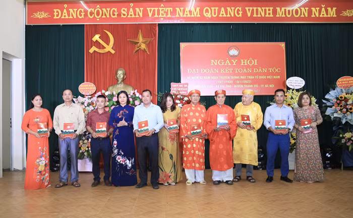 Pho Bi thu Thuong truc Thanh uy Ha Noi du ngay hoi Dai doan ket huyen Thanh Tri