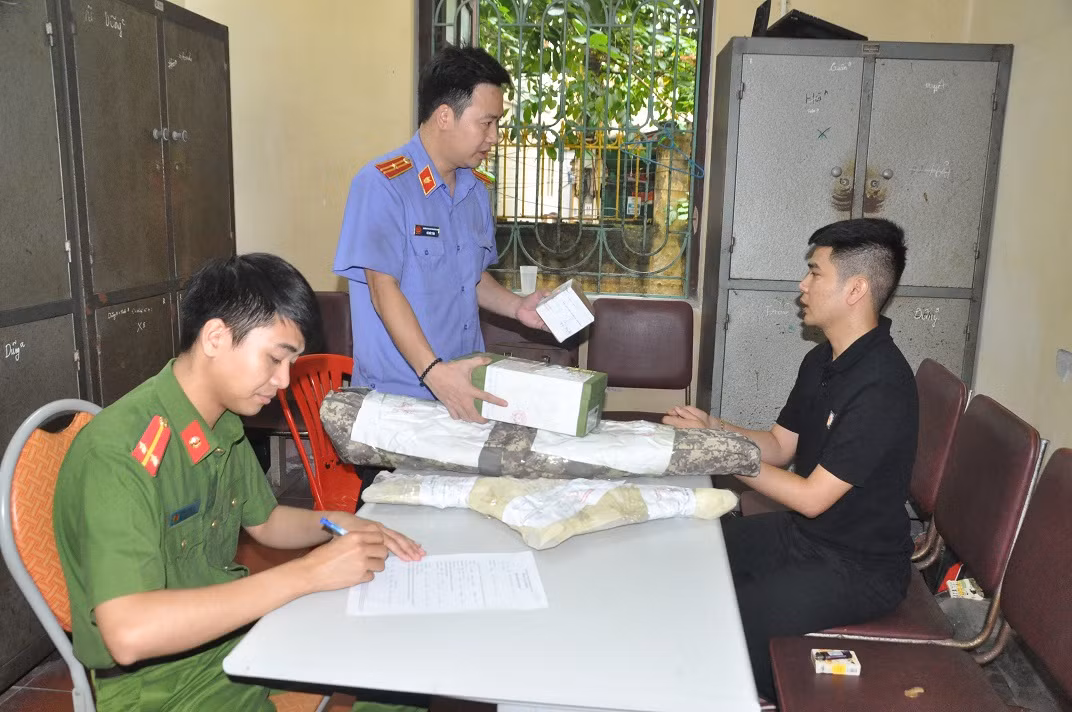 Hải Dương: Xử phạt nam thanh niên tàng trữ trái phép 898 viên đạn Hai Duong: Xu phat nam thanh nien tang tru trai phep 898 vien dan