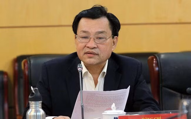  Cựu Chủ tịch UBND tỉnh Bình Thuận Nguyễn Ngọc Hai: Ngày 10/2, Cơ quan CSĐT Bộ Công an đã ra quyết định khởi tố vụ án, khởi tố bị can và lệnh bắt bị can để tạm giam đối với ông Nguyễn Ngọc Hai - cựu Chủ tịch UBND tỉnh Bình Thuận về hành vi vi phạm quy định về quản lý, sử dụng tài sản nhà nước gây thất thoát, lãng phí. Ông Hai bị bắt do sai phạm liên quan dự án Khu thương mại dịch vụ và dân cư Tân Việt Phát 2 (03 lô đất số 18,19,20), thuộc quỹ đất hai bên đường 706B (nay là đường Võ Nguyên Giáp, Nguyễn Thông) phường Phú Hài, TP Phan Thiết, tỉnh Bình Thuận.