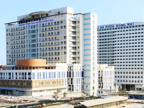 Thời điểm triển khai dự án, UBND tỉnh Đồng Nai lập Ban chỉ đạo dự án xây dựng Bệnh viện Đồng Nai do ông Đinh Quốc Thái - cựu Chủ tịch UBND tỉnh Đồng Nai, làm Trưởng ban và bà Bồ Ngọc Thu, cựu Giám đốc Sở KH&amp;ĐT tỉnh Đồng Nai, làm Phó ban chỉ đạo thường trực dự án này. 