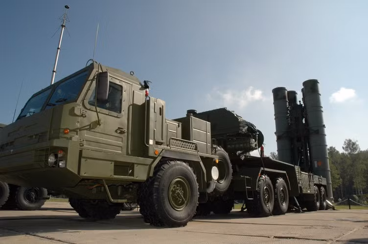 Ông Leonov cho biết, việc phát triển vũ khí này đã được tiến hành. Quá trình tạo ra tổ hợp như vậy dựa trên hiện tượng vật lý mà trước đây không được sử dụng, báo cáo của Zvezda viết.