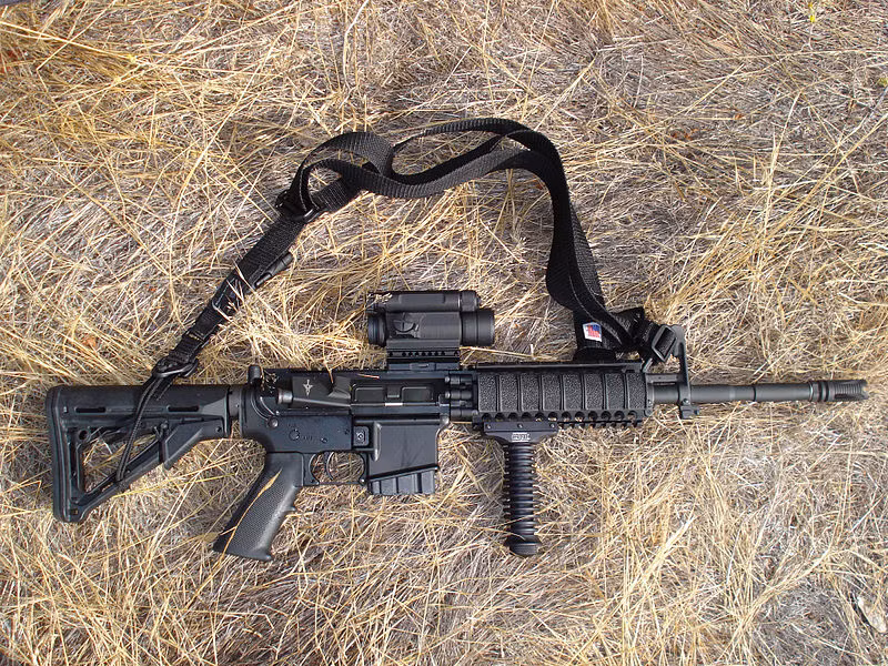 Khẩu súng trường AR-15 - "tội đồ" trong vụ xả súng ở Mỹ ngày hôm qua là một thứ vũ khí không hề xa lạ ở xứ sở cờ hoa, khi hiện có khoảng 3,7 triệu người Mỹ đang sở hữu khẩu súng này.