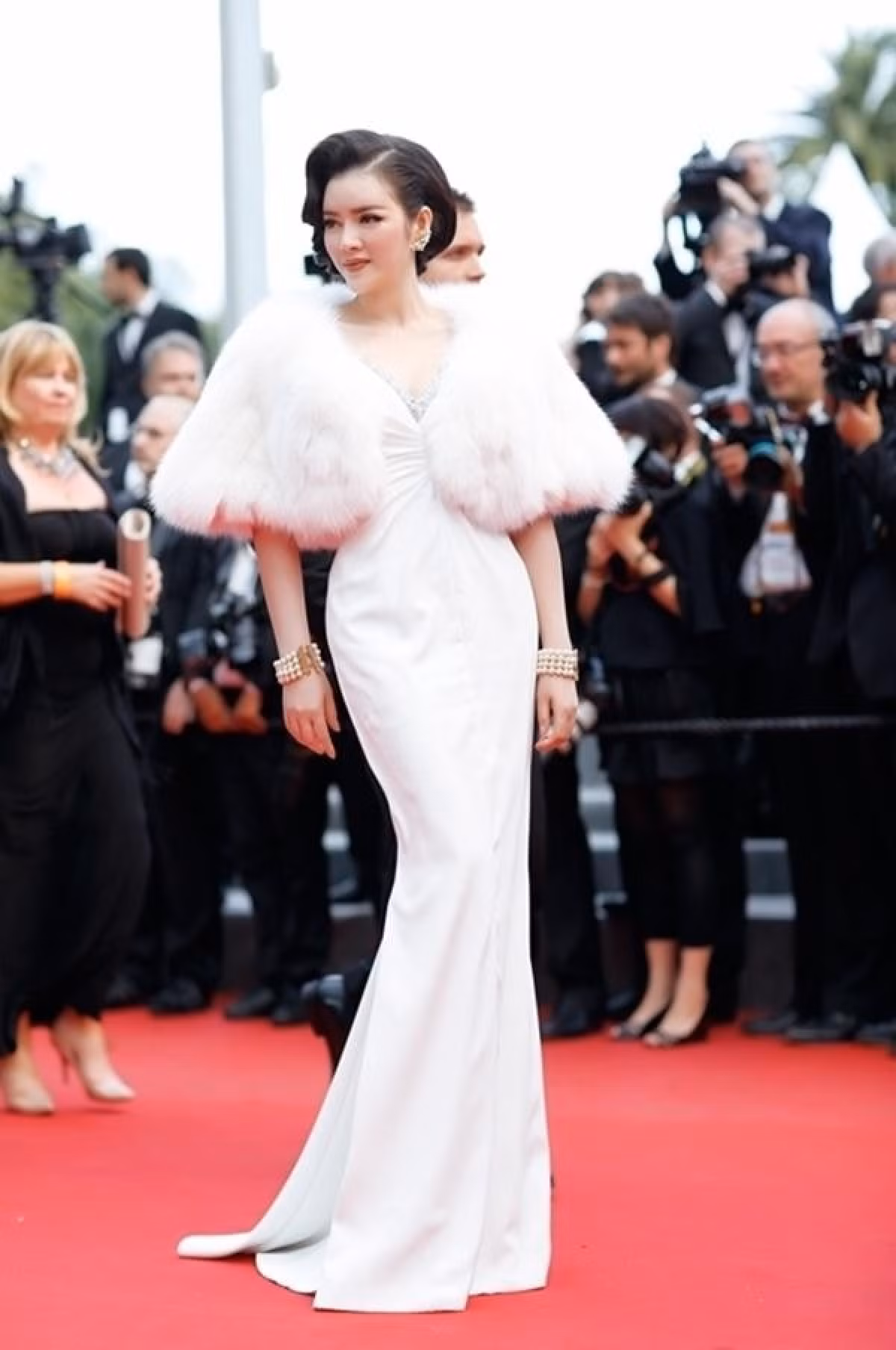 Dàn sao Việt góp mặt thảm đỏ LH phim Cannes qua các thời kỳ - Hình 8 Dan sao Viet gop mat tham do LH phim Cannes qua cac thoi ky-Hinh-8