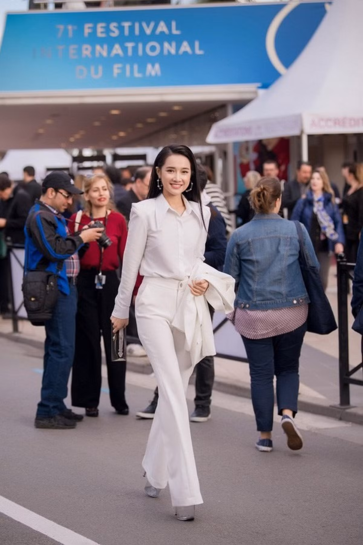 Dàn sao Việt góp mặt thảm đỏ LH phim Cannes qua các thời kỳ - Hình 12 Dan sao Viet gop mat tham do LH phim Cannes qua cac thoi ky-Hinh-12