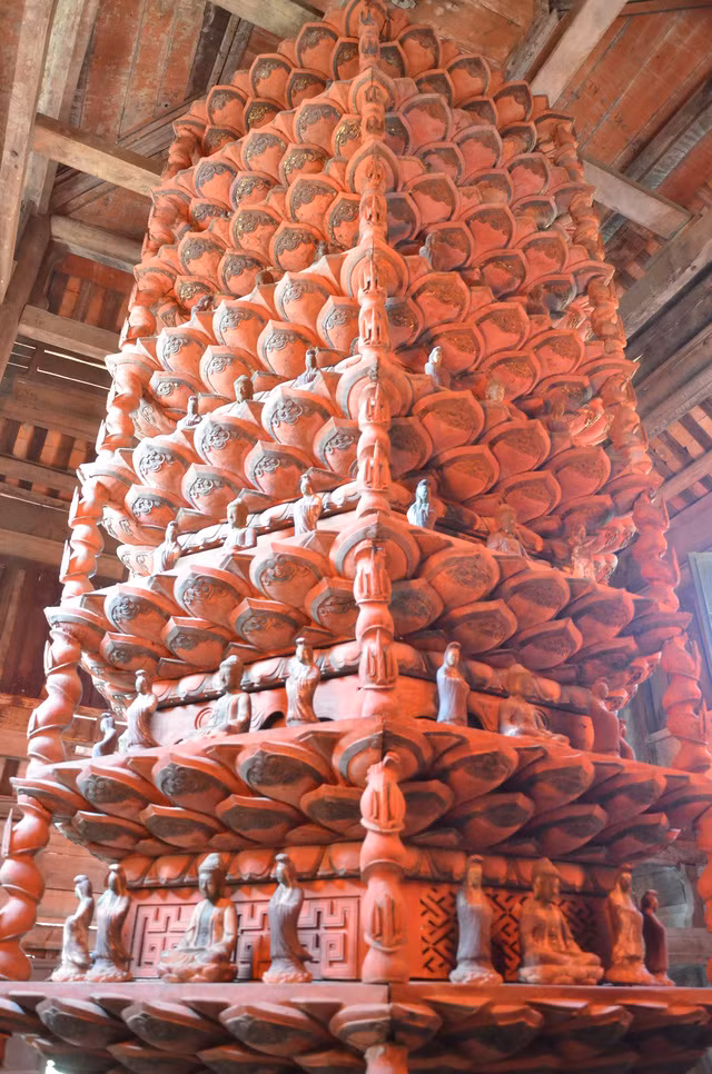 Cùng với hai tòa Cửu phẩm ở chùa Bút Tháp (Bắc Ninh) và chùa Động Ngọ (Hải Dương), Bảo Vật Quốc gia ở chùa Giám là một trong 3 kiệt tác của nghệ thuật điêu khắc gỗ cổ truyền Việt Nam liên quan đến Phật giáo còn lưu giữ được đến ngày nay. Ảnh: Tổ quốc.