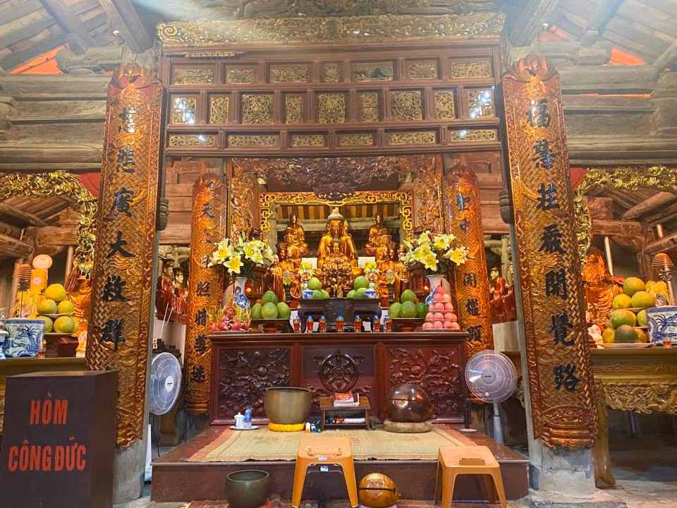 Chùa Giám nằm ở xã Cẩm Sơn, huyện Cẩm Giàng, tỉnh Hải Dương được xây dựng từ thời Lý và được Tuệ Tĩnh trùng tu, tôn tạo vào thế kỷ 14. Đến cuối thế kỷ 17, đầu thế kỷ 18, chùa được xây dựng lại với quy mô lớn theo kiểu "nội công, ngoại quốc." Chùa được xếp hạng di tích quốc gia năm 1974. Một trong những điểm nhấn của ngôi chùa cổ này tòa Cửu phẩm Liên Hoa. Ảnh: Kinh tế &amp; Đô thị.