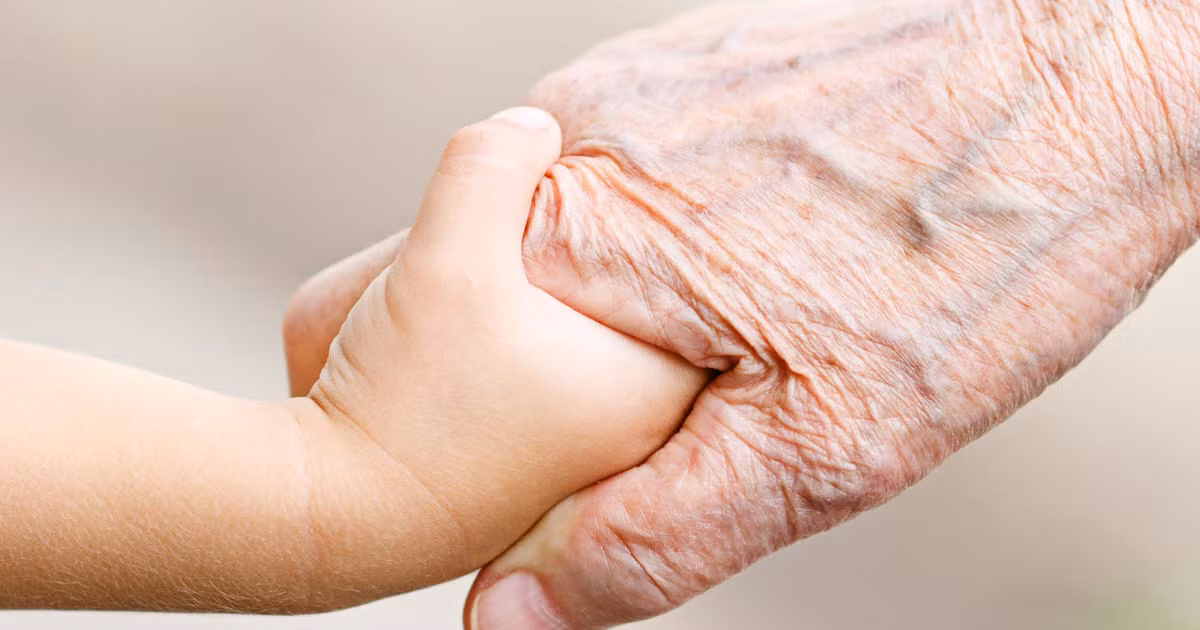 Ngoài thay máu, bác sĩ Christoph Hufeland ở Đức gây xôn xao dư luận khi nói rằng nằm cạnh trinh nữ mà không quan hệ tình dục sẽ giúp trẻ mãi không già.