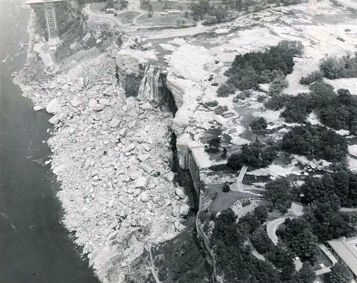 Vậy nên, đây là lần đầu tiên thác Niagara cạn nước trong nhiều thiên niên kỷ. Sau khi thác cạn nước, các chuyên gia, kỹ sư đào sâu vào lòng thác để lập bản đồ, thăm dò ứng suất, lỗi và áp lực của đá.