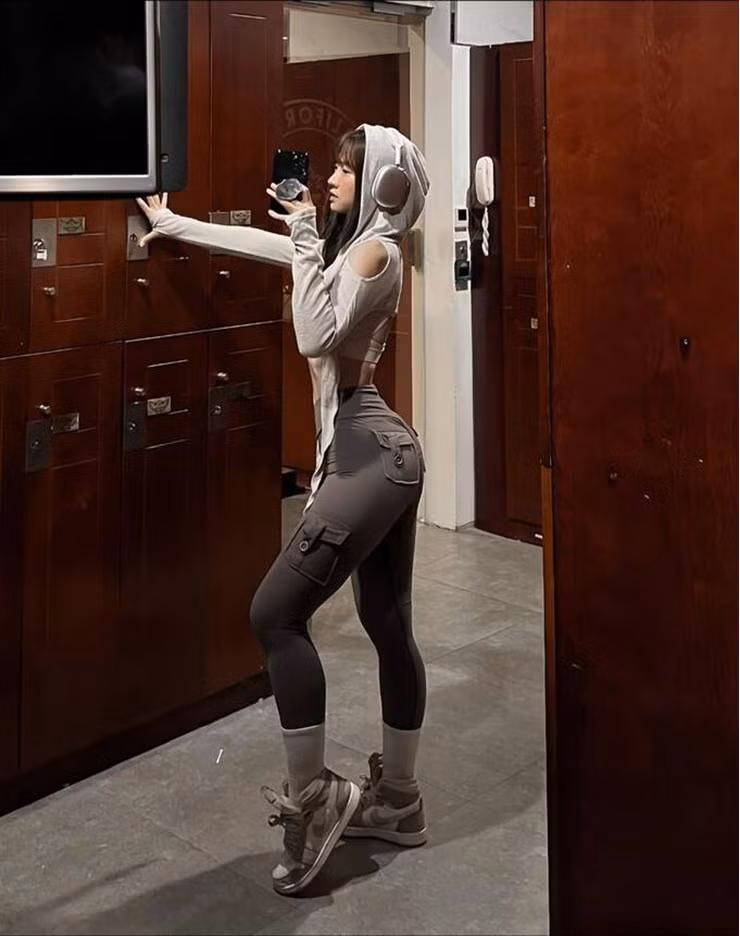 Nữ TikToker triệu view khoe đường cong “bén ngót” tại phòng gym - Hình 3 Nu TikToker trieu view khoe duong cong “ben ngot” tai phong gym-Hinh-3