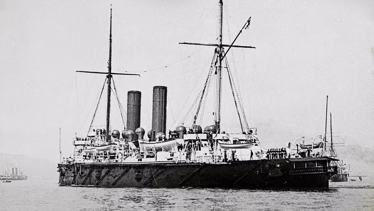 Các thợ lặn chuyên nghiệp và tổ chức Lost In Waters Deep đã tìm thấy xác tàu chiến HMS Hawke khi đang trở về từ hoạt động lặn tới một chướng ngại vật dưới đáy biển được đánh dấu trên các biểu đồ hàng hải. Thế nhưng, khi tới nơi, họ không phát hiện chướng ngại vật nào.