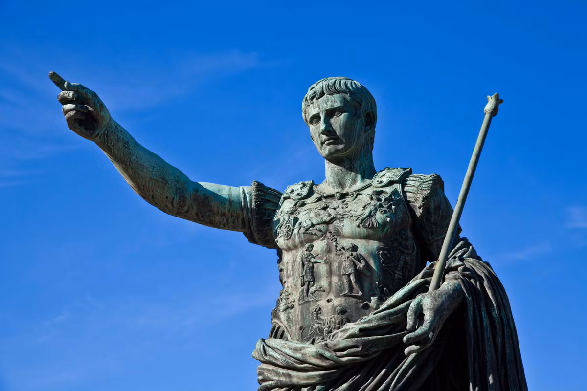 Hai năm sau vụ ám sát Caesar, Viện nguyên lão ban cho ông danh hiệu "The Divine Julius” (Julius thần thánh). Theo đó, ông trở thành người La Mã đầu tiên được thần thánh hóa.