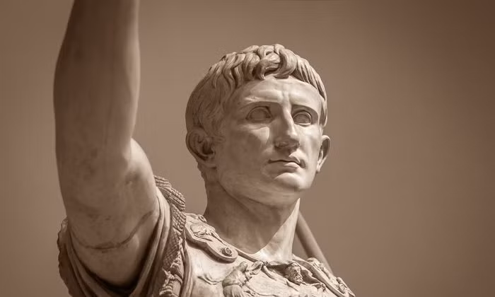 Cuối cùng, Caesar chết sau khi bị đâm 23 nhát dao. Theo các nhà nghiên cứu lịch sử, điều khiến Caesar đau lòng nhất là trong nhóm những kẻ ám sát ông lại có cả Brutus - người mà Caesar thương yêu như con.