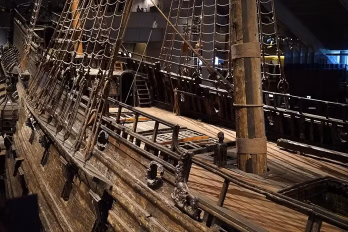 Vào chiều ngày 10/8/1628, tàu Vasa có chuyến ra khơi đầu tiên từ bến cảng cung điện ở Stockholm. Tuy nhiên, sau khi đi được hơn 1 km, tàu chiến Vasa bị lật úp. Ảnh: Ray Swi-hymn from Sijhih-Taipei, Taiwan.