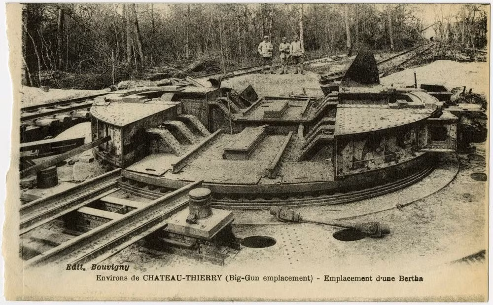 Sau các thử nghiệm thành công vào cuối tháng 11/1917, Đức cho sản xuất siêu pháo Paris với số lượng lớn. Kể từ khi vũ khí này được đưa vào biên chế, quân đội Đức đã gây ra thiệt hại lớn cho Pháp.