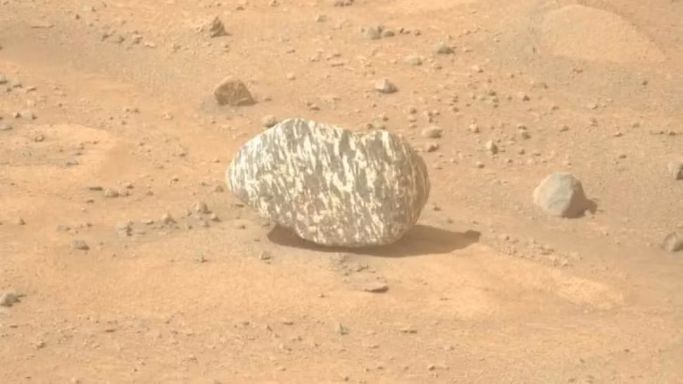 Nóng: NASA công bố ảnh 'đá ngựa vằn' kỳ lạ trên sao Hỏa Nong: NASA cong bo anh 'da ngua van' ky la tren sao Hoa