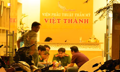 Nguoi dan ong My tu vong tai tham my vien o TPHCM