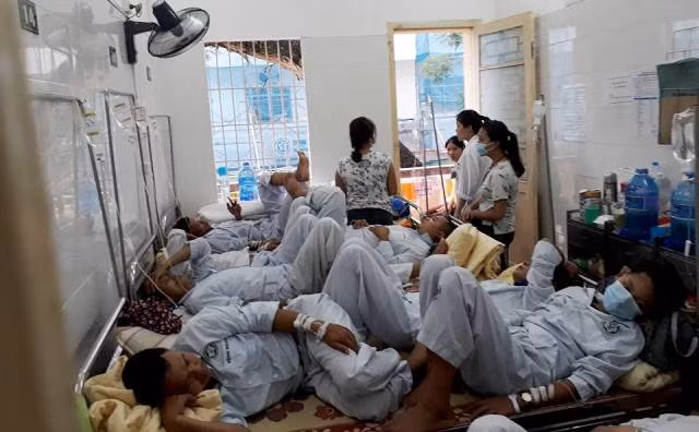 Ha Noi: Qua tai benh nhan sot xuat huyet, bac si 'cang minh' chong dich-Hinh-6