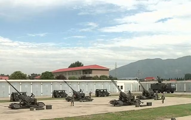 Cấu hình hệ thống gồm 3 thành phần chính: Pháo phòng không Type 90 nòng kép 35mm (PG99); tên lửa phòng không tầm ngắn TY-90 hoặc PL-9C và hệ thống điều khiển hỏa lực và radar AF902.