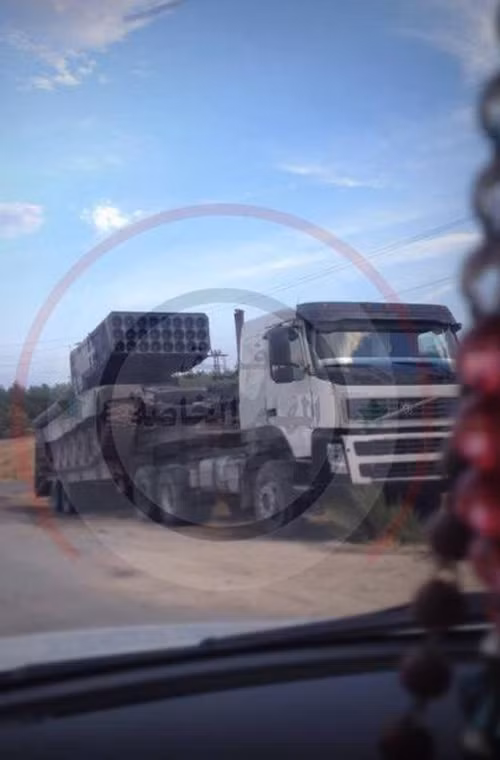 Trong vài ngày qua, trên các trang mạng xã hội rộ lên hình ảnh của pháo phản lực TOS-1A Buratino hạng nặng xuất hiện ở Syria. Sự có mặt của TOS-1A dấy lên nghi vấn cho rằng có thể Nga đã tiếp tục triển khai vũ khí hiện đại tới Syria tham gia chiến dịch chống phiến quân IS.