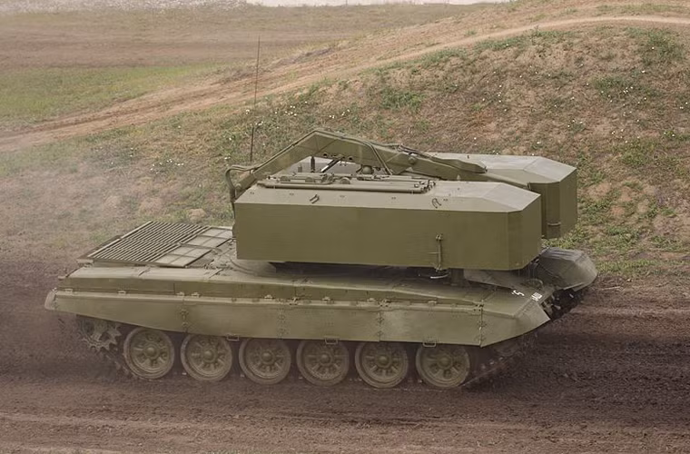 Xe tiếp đạn TZM-T cũng được thiết kế trên cơ sở T-72A, trang bị cần cẩu nhỏ, mỗi xe mang được hai cụm đạn rocket và 400 lít nhiên liệu cho xe BM1.