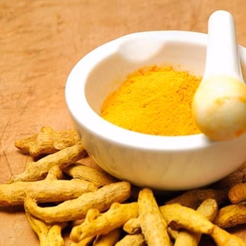 9. Mặt nạ bột nghệ. Nghệ là một trong những bí quyết làm đẹp của phụ nứ Á Đông. Nó phổ biến ở châu Á cũng như ở Trung Đông như một thành phần cho các sản phẩm chăm sóc da. Nghệ được sử dụng như một mặt nạ chống lão hóa để làm giảm nếp nhăn.