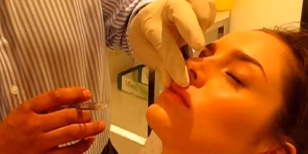 Trước đây, để thay đổi các nét trên khuôn mặt cho đẹp như ý, các chị em buộc phải trải qua cuộc phẫu thuật cắt, gọt khá đau đớn thì hiện nay chỉ cần một mũi tiêm chất làm đầy là có thể thay đổi hình dáng cho những vùng bị lõm như mũi, má, cằm, mi mắt...