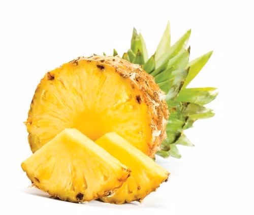  Trị nếp nhăn dưới mắt bằng dứa. Các enzyme bromelain trong dứa giúp điều trị nếp nhăn cực nhạy. Dùng nước ép dứa áp dụng vào khu vực bị nhăn dưới mắt, massage và để lại trong 15 phút để đạt được kết quả tốt nhất.