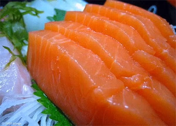 Acid béo Omega – 3 cũng là một loại acid béo rất cần thiết cho cơ thể, chúng được nạp vào cơ thể chủ yếu thông qua đường ăn uống, nhất là những loại thực phẩm như cá hồi, cá tuyết.