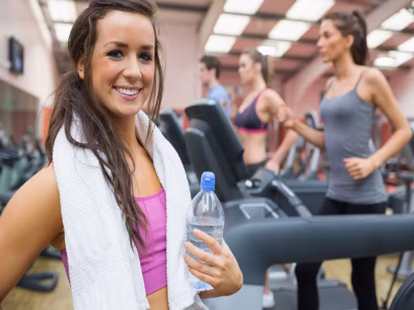 Tập gym. Nếu bạn đang có ý định xóa bỏ lượng calo thừa trong cơ thể bằng cách vận động, có lẽ tập gym là cách hiệu quả nhất. Nghiên cứu thực tế cho thấy, một số trường hợp ung thư vú có liên quan đến béo phì. Do vậy, hãy đảm bảo cơ thể luôn cân đối với những bài tập gym để ngăn ngừa ung thư vú.