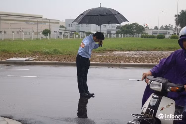Diem nong 24h: Ho Hoa Binh lan dau tien phai mo het cua xa-Hinh-8
