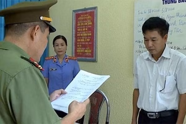 Vu nang, sua diem o Son La: He lo bi an viec dua nhan tien ty